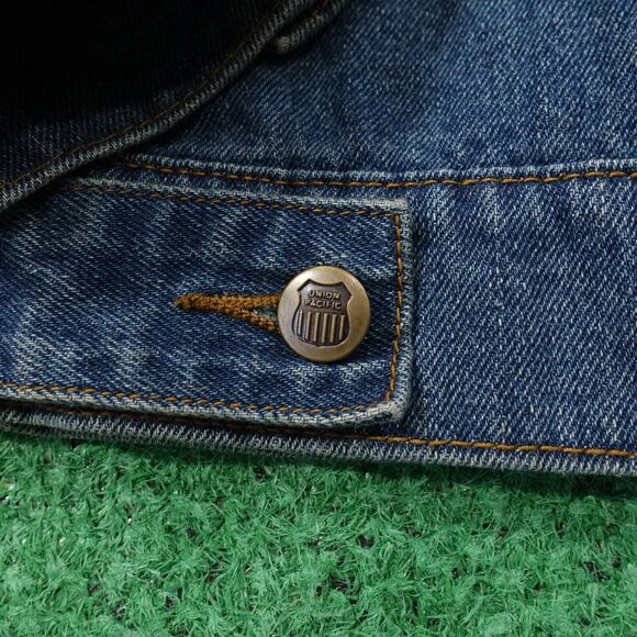 Union Pacific Denim Jacket Mens XL Trucker Embroidered Portland Service Unit - Picture 4 of 12